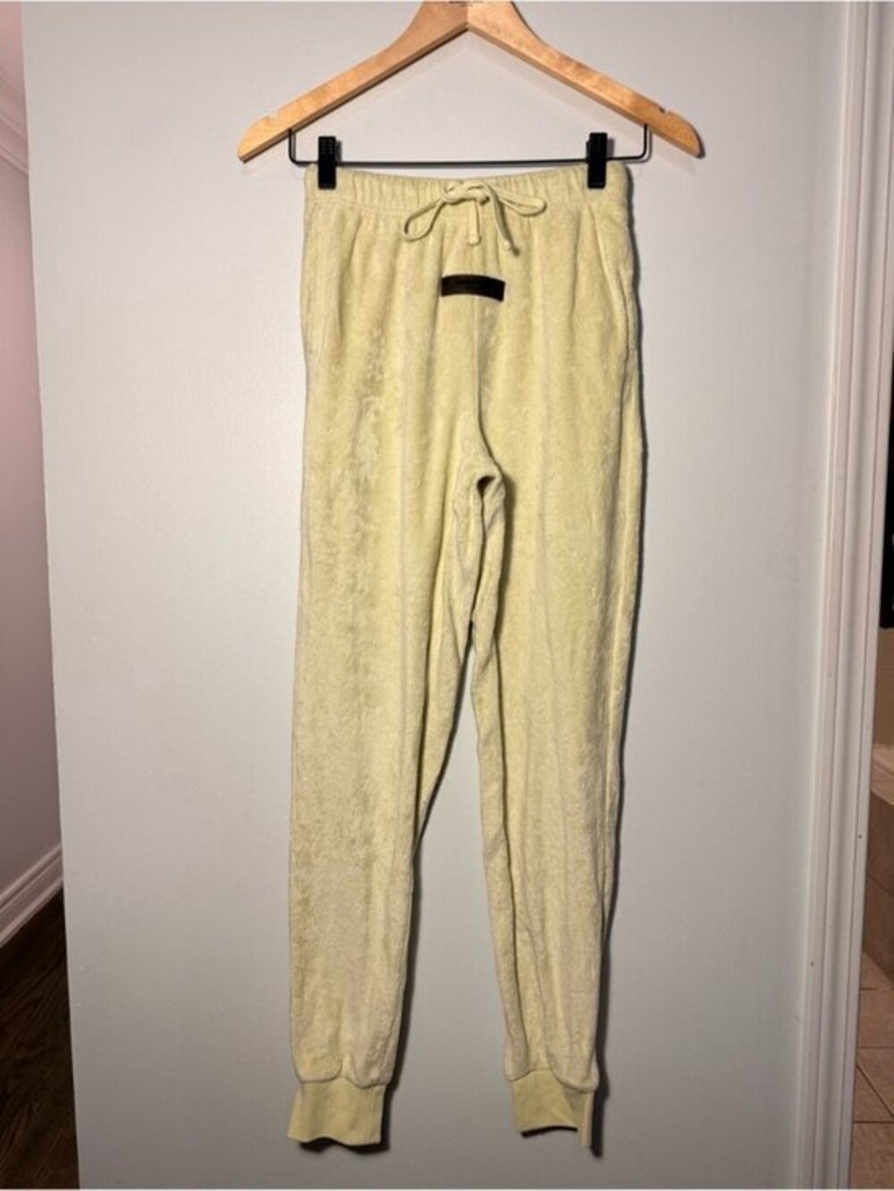 Fear of God Essentials Sweatpant 'Canary size XXS